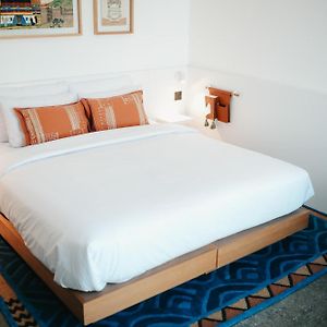 Zimmer mit Kingsize-Bett